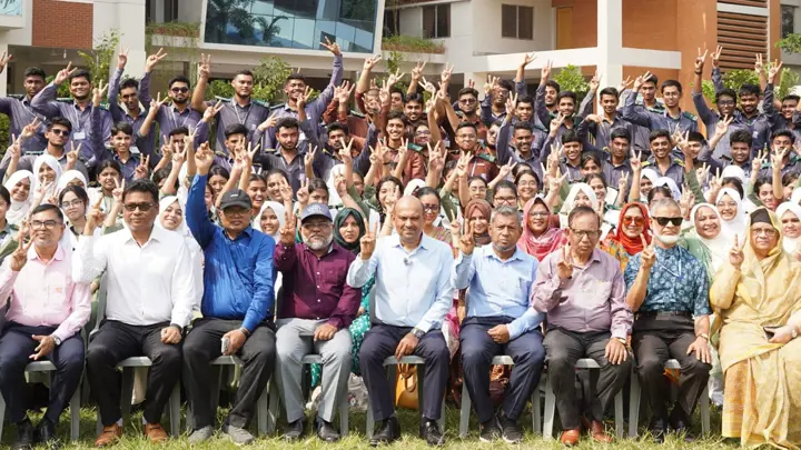 মাইলস্টোনে ইংরেজি ভার্সনে শভভাগ, গড়ে  ৯৯ দশমিক ৮৩ ভাগ পাস