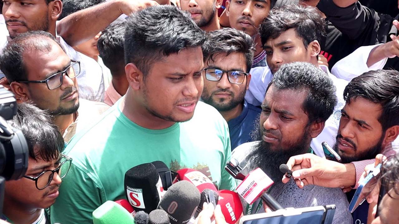 নির্বাচনের আগে আমাদের কিছু শর্ত রয়েছে: হাসনাত আবদুল্লাহ