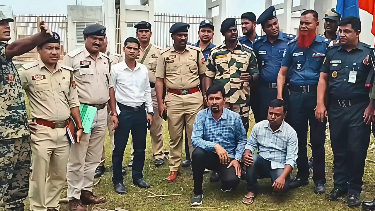 সীমান্ত দিয়ে দুই ভারতীয় নাগরিককে হস্তান্তর