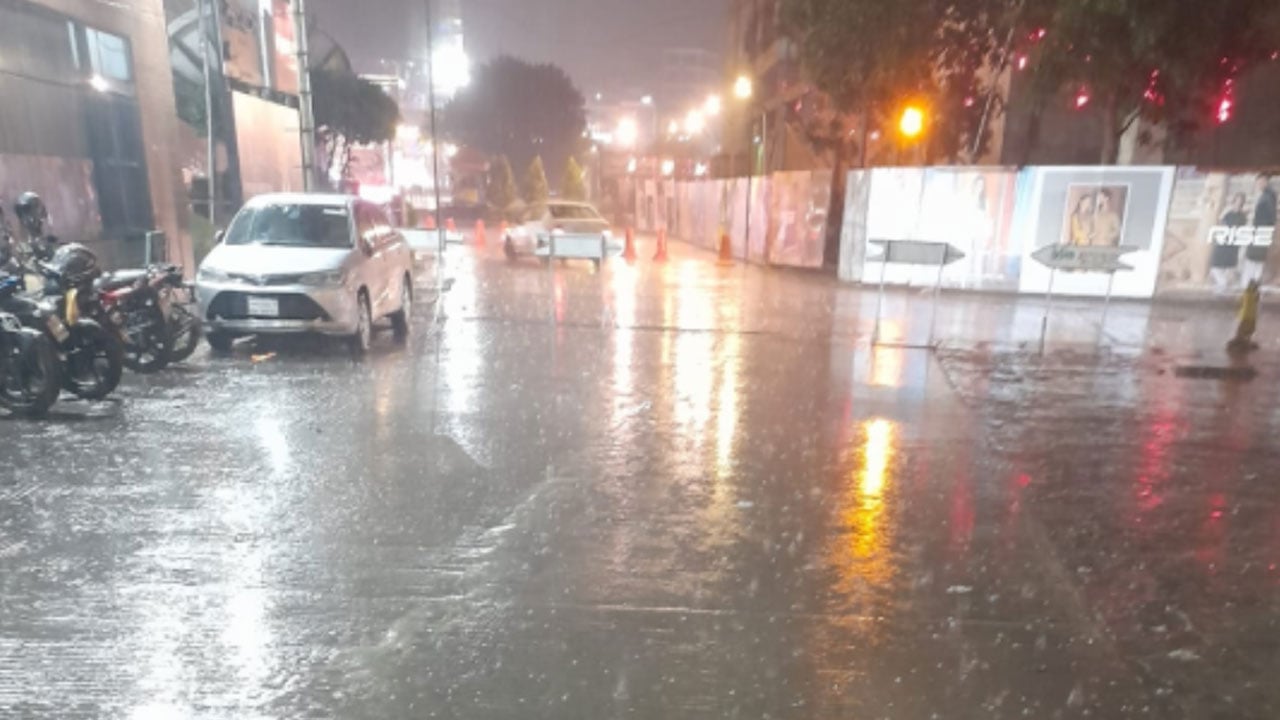 রাজধানীতে বজ্রসহ শিলাবৃষ্টি