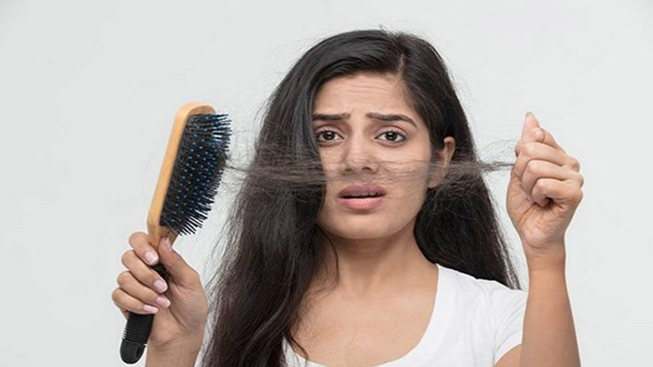 মাথার চুল ঝরে পড়া কি থামানো সম্ভব?