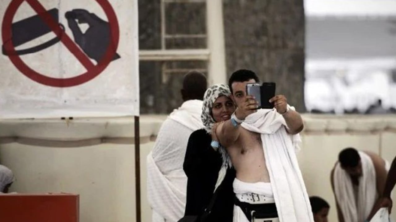 হজের সফরে সেলফি নয়