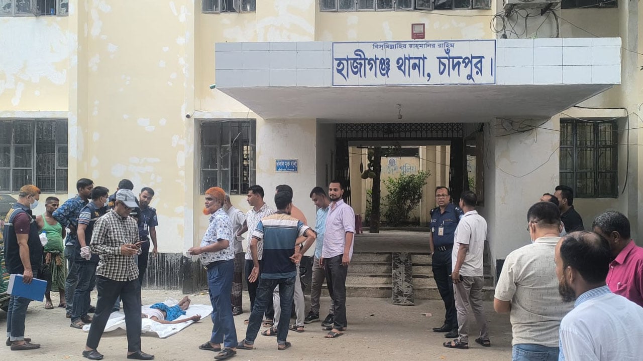 হাজীগঞ্জে আবাসিক হোটেল থেকে লাশ উদ্ধার