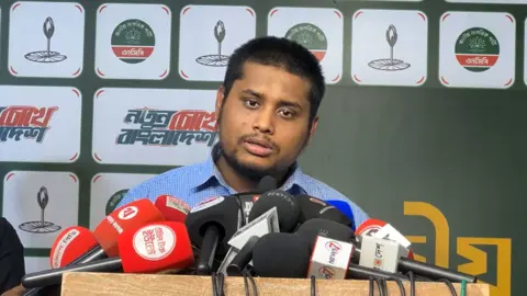 বিএনপির মুখে জুলাই, অন্তরে আওয়ামী লীগ: হাসনাত আব্দুল্লাহ