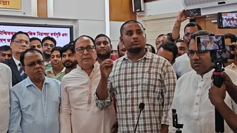 কুমিল্লা বিভাগ নিয়ে আঞ্চলিক বিদ্বেষে জড়ানো যাবে না: হাসনাত আবদুল্লাহ
