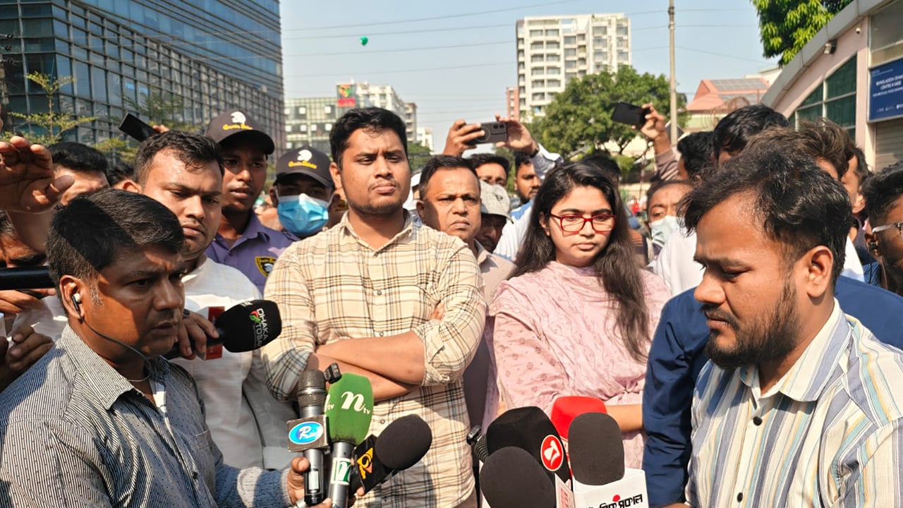 হাসিনার ফাঁসি পর্যন্ত আল্লাহ যেন খালেদা জিয়াকে বাঁচিয়ে রাখে