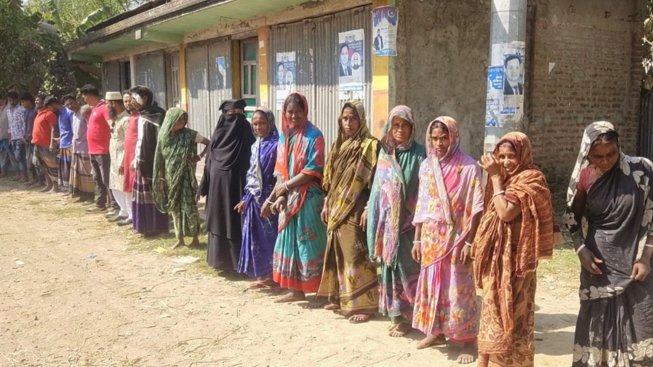 হামলা-লুটপাটের প্রতিবাদে এনসিপির বিরুদ্ধে মানববন্ধন