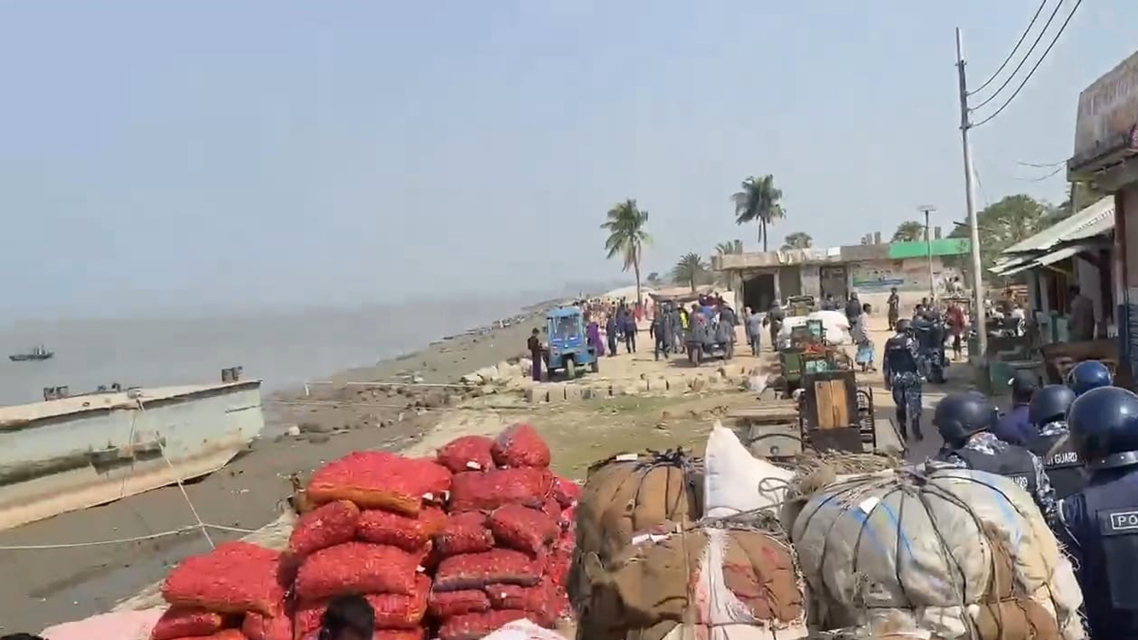 লঞ্চঘাট নিয়ন্ত্রণ নিয়ে বিএনপির সংঘর্ষে আহত ১০
