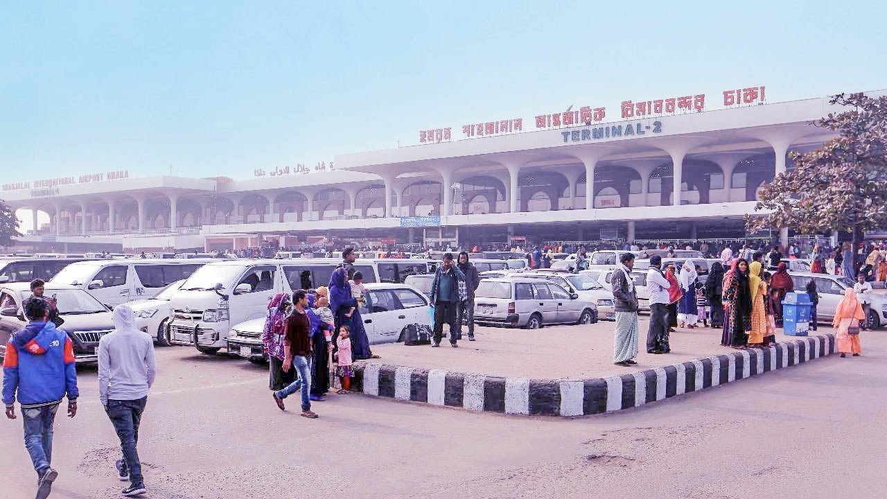 বোমা হামলার হুমকিতে বিমানের জরুরি অবতরণ, সতর্কতা জারি