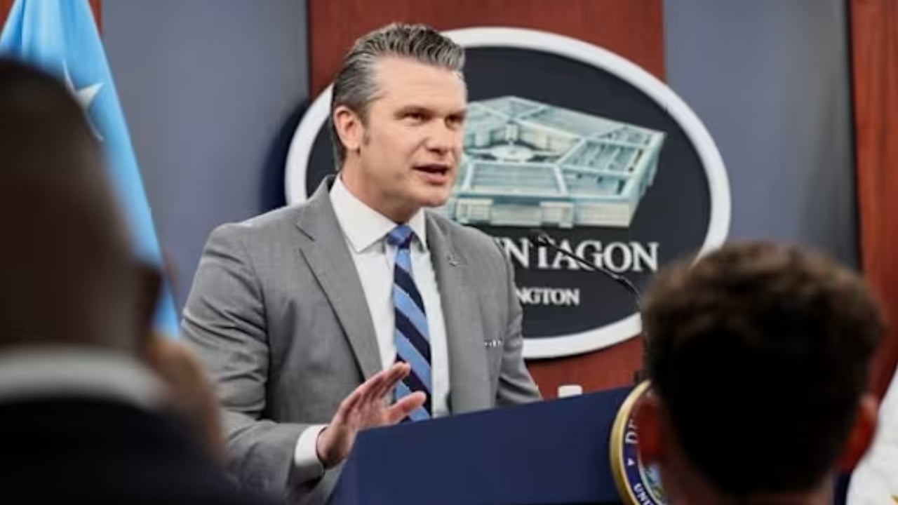 যুক্তরাষ্ট্রের অনুমতি ছাড়া হরমুজে কোনো জাহাজ চলছে না: পিট হেগসেথ