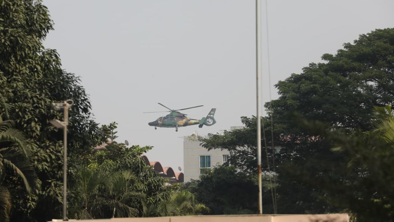 এভারকেয়ারের পাশে হেলিকপ্টারের মহড়া