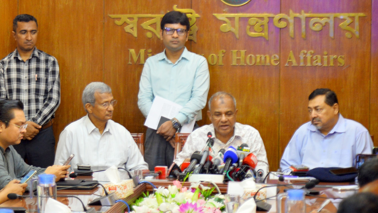 অসুরের মুখে দাড়ি লাগানোর চক্রান্তে ফ্যাসিস্ট দোসরদের মদদ রয়েছে