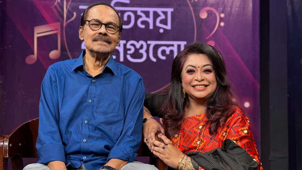 সৈয়দ আব্দুল হাদীর উপস্থাপনায় গানে হোমায়রা বশির