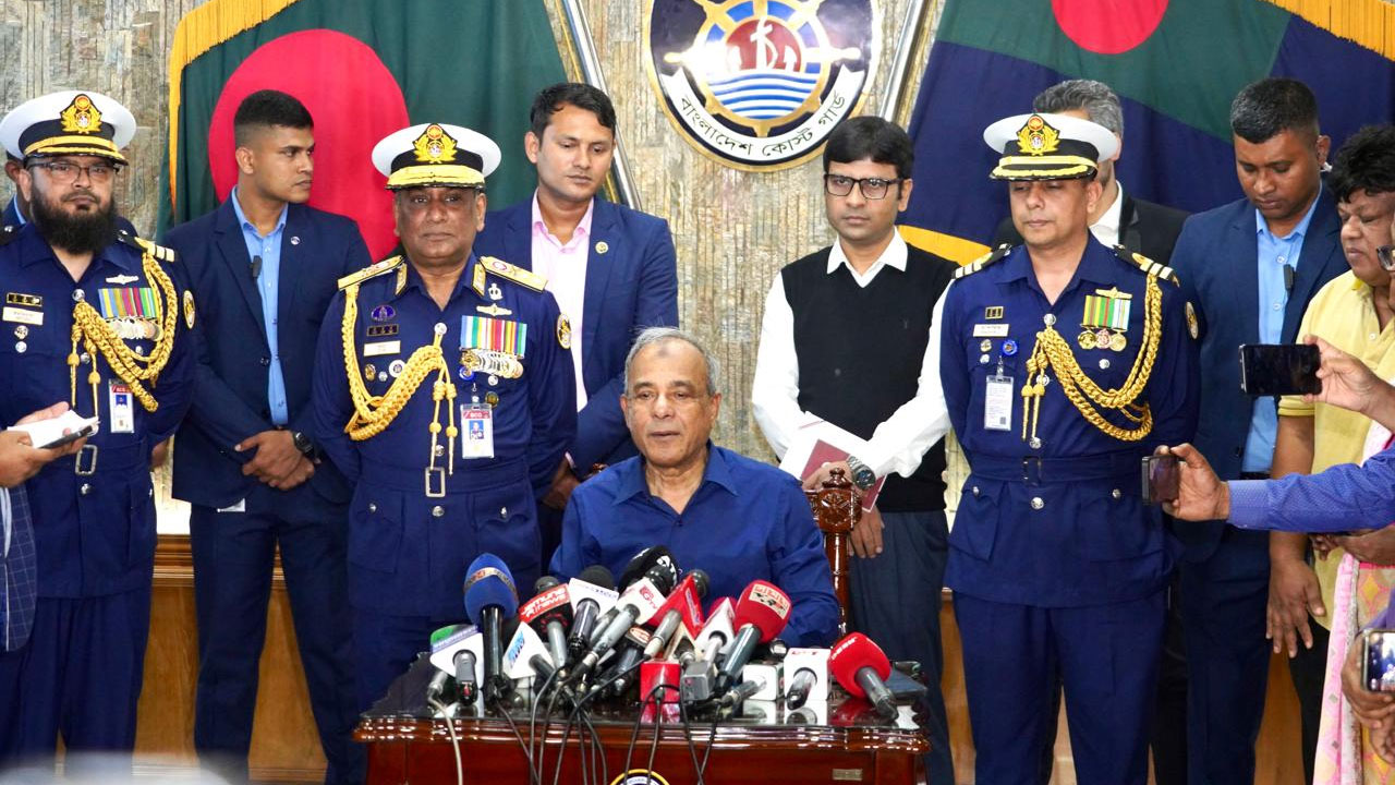 বিশৃঙ্খলা সৃষ্টিকারীদের নিয়ন্ত্রণ করা হচ্ছে: স্বরাষ্ট্র উপদেষ্টা