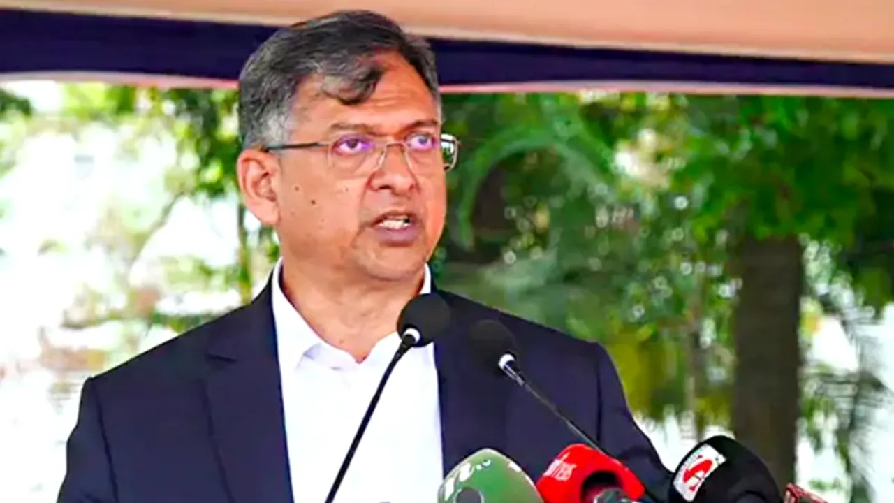 বর্তমান পোশাকে পুলিশ বাহিনী সন্তুষ্ট নয়: স্বরাষ্ট্রমন্ত্রী