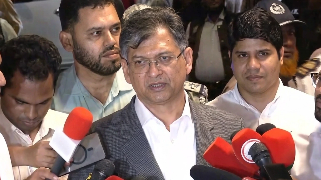 সংবিধানের ৭০ অনুচ্ছেদের পরিবর্তন করা হবে: স্বরাষ্ট্রমন্ত্রী