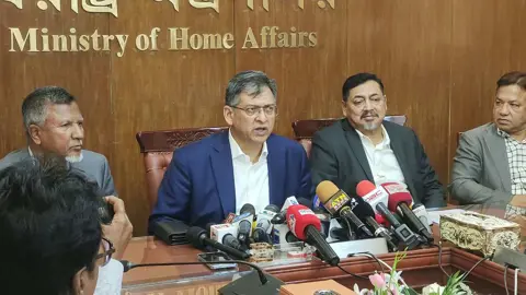 রাজনৈতিক পরিচয়ে কোনো বৈষম্য করা হবে না, পর্যায়ক্রমে প্রজ্ঞাপন হবে