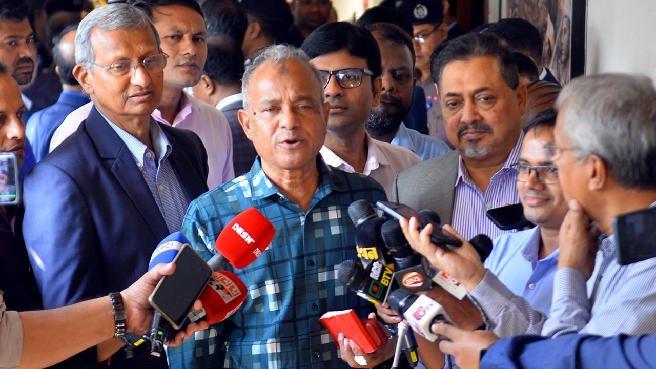 হাসিনার রায় ঘিরে বিশৃঙ্খলার আশঙ্কা নেই : স্বরাষ্ট্র উপদেষ্টা