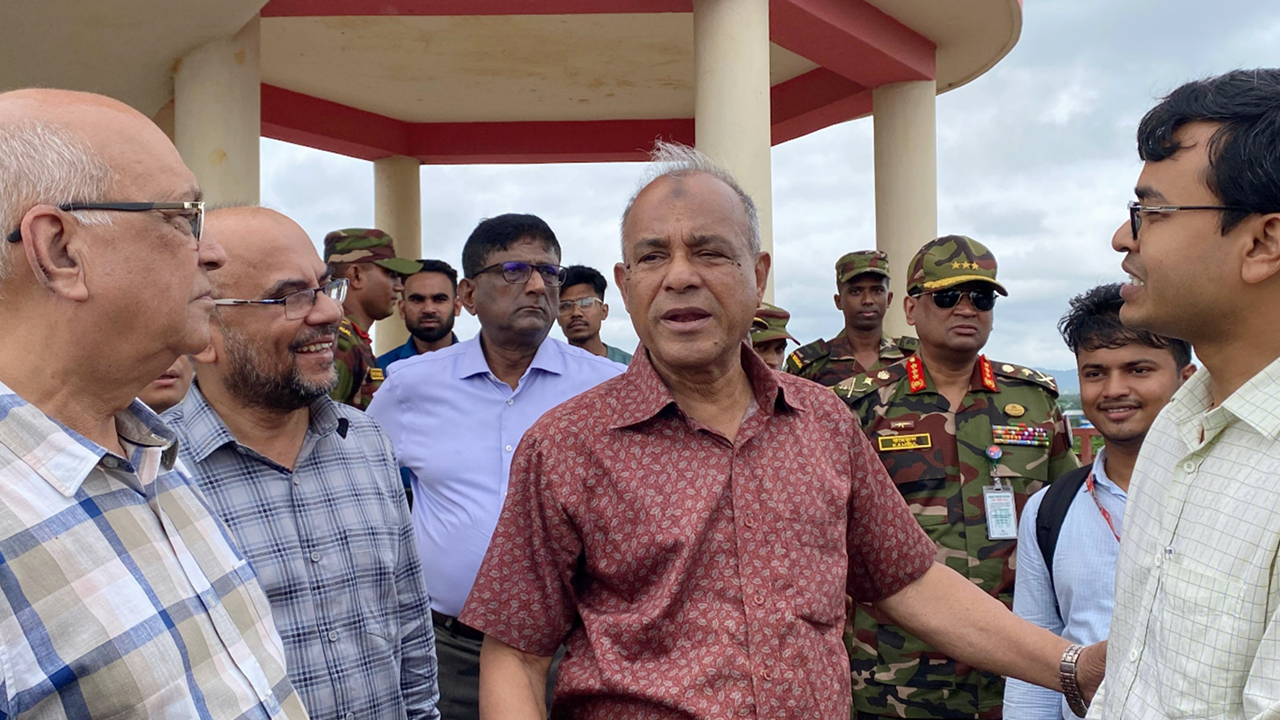 রোহিঙ্গা ক্যাম্পে সর্বোচ্চ সতর্ক আইনশৃঙ্খলা বাহিনী: স্বরাষ্ট্র উপদেষ্টা