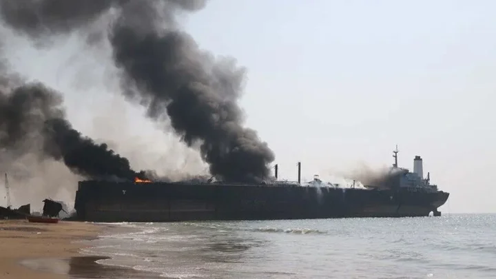 সৌদির তেলবাহী জাহাজে ইরানের হামলা, দুই নাবিক নিহত
