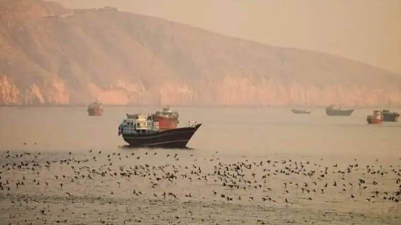 হরমুজের নিয়ন্ত্রণ নিয়ে যুক্তরাষ্ট্র-ইরানের পাল্টাপাল্টি দাবি
