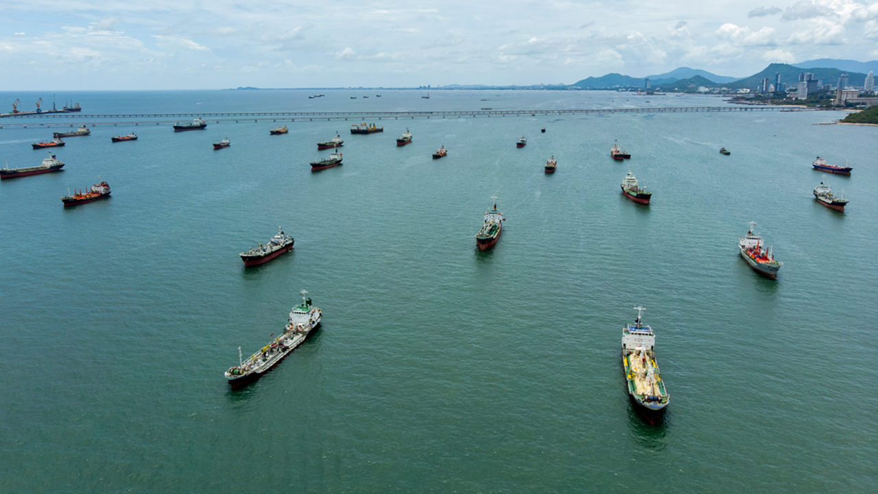 হরমুজ প্রণালী বন্ধ থাকায় মার্কিন অর্থনীতি কীভাবে প্রভাবিত হচ্ছে?
