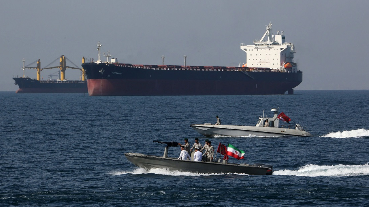হরমুজ প্রণালিতে মাইন বসানোর অভিযোগ ইরানের বিরুদ্ধে, হুঁশিয়ারি ট্রাম্পের