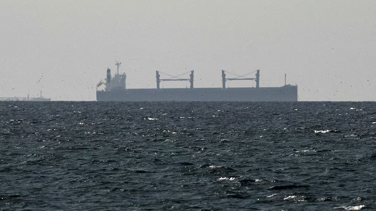 স্টারমারের ৪০ দেশের জোট কি হরমুজ প্রণালি খুলতে পারবে?