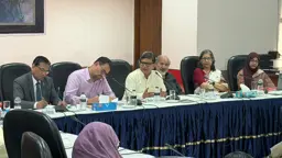 কাঠামোগত ফাঁদে আটকে আছে দেশের অর্থনীতি: হোসেন জিল্লুর রহমান
