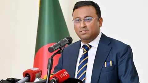 ‘মানুষ লাথি মেরে যাদের বের করে দেয়, তাদের ফেরার চান্স খুব কম’ 