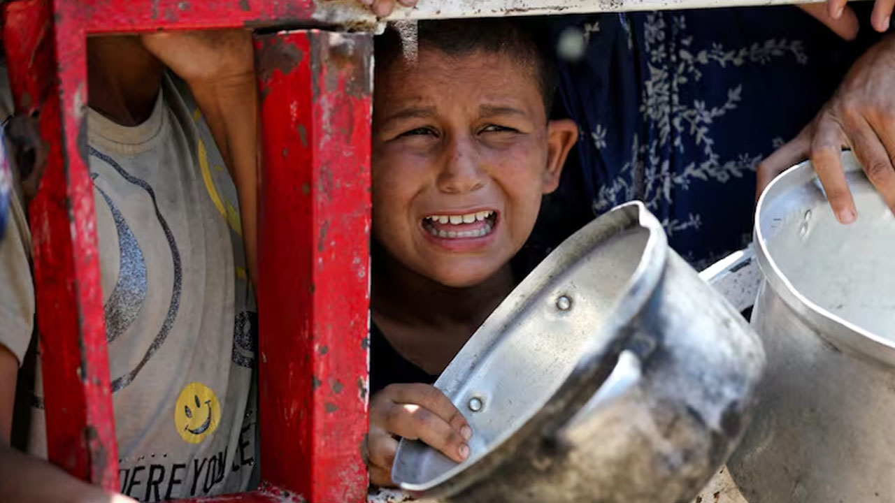 গাজায় ২৪ ঘণ্টায় অনাহারে ১৫ ফিলিস্তিনির মৃত্যু