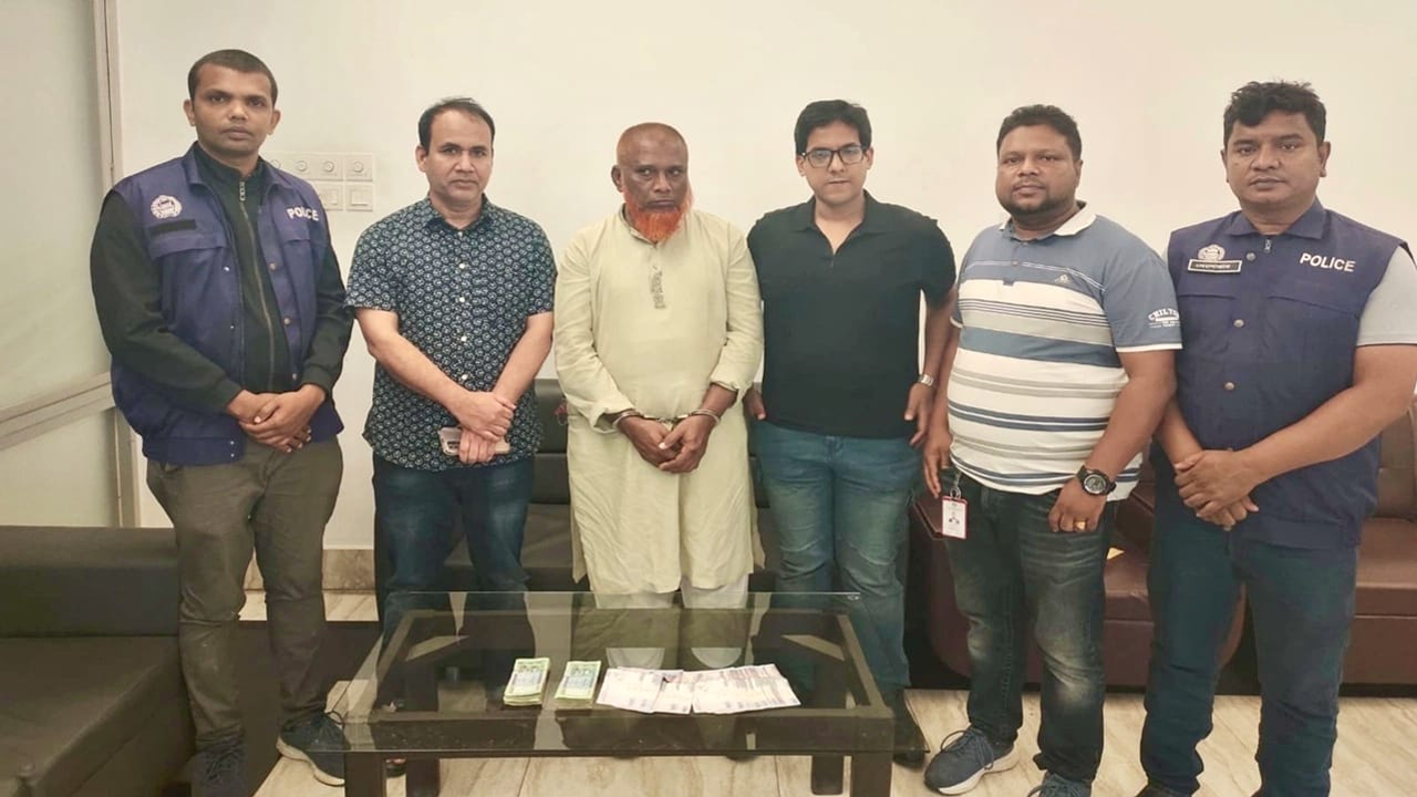 হজক্যাম্প থেকে সৌদি রিয়াল চুরির ঘটনায় গ্রেফতার ২, সাড়ে ১৭ হাজার রিয়াল উদ্ধার