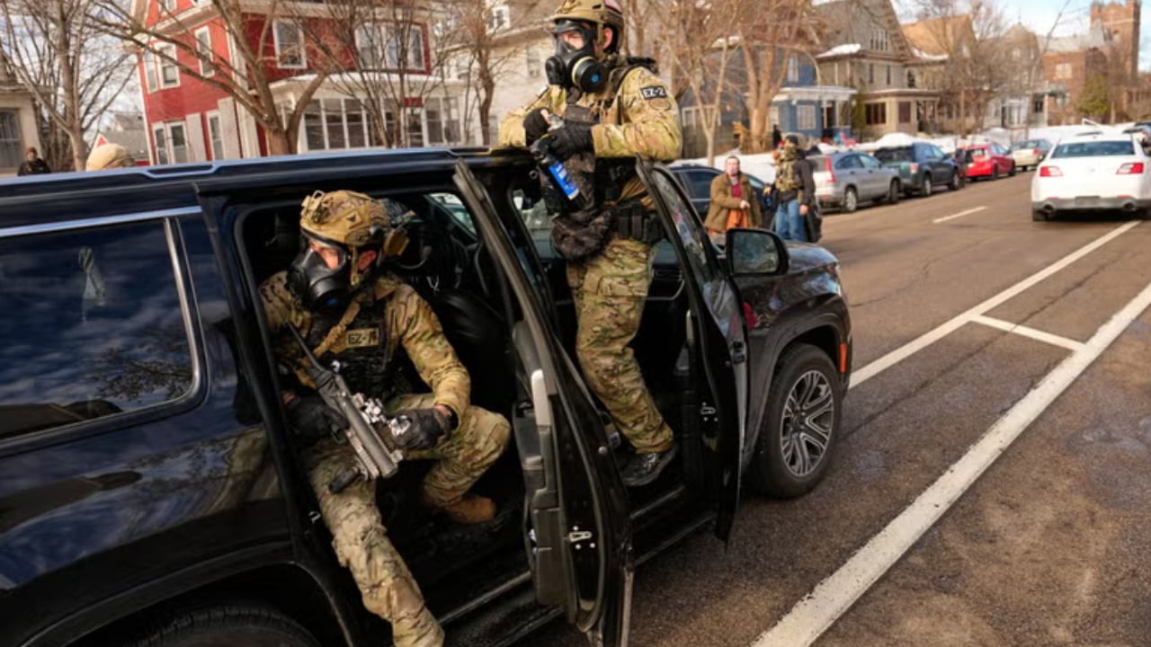 ট্রাম্প প্রশাসনের নতুন নিয়মে আটক রাখা যাবে বৈধ শরণার্থীদেরও