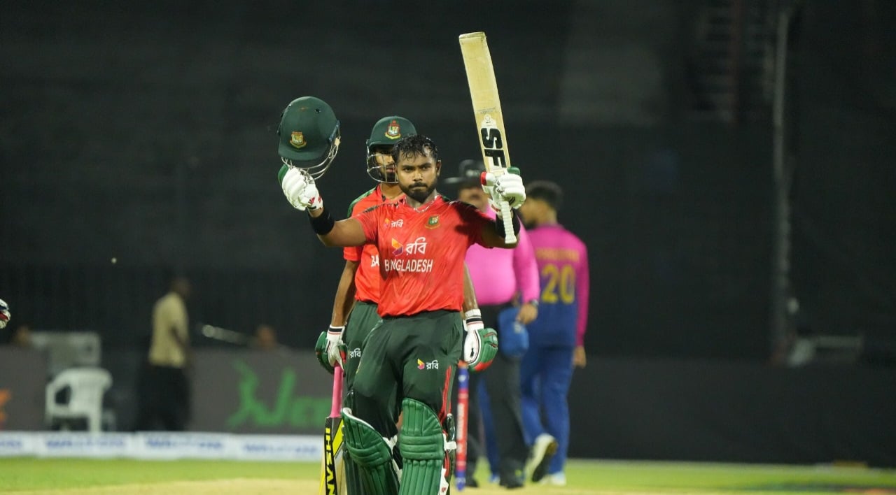 উইকেটের সুবিধা নিয়ে সফল ইমন