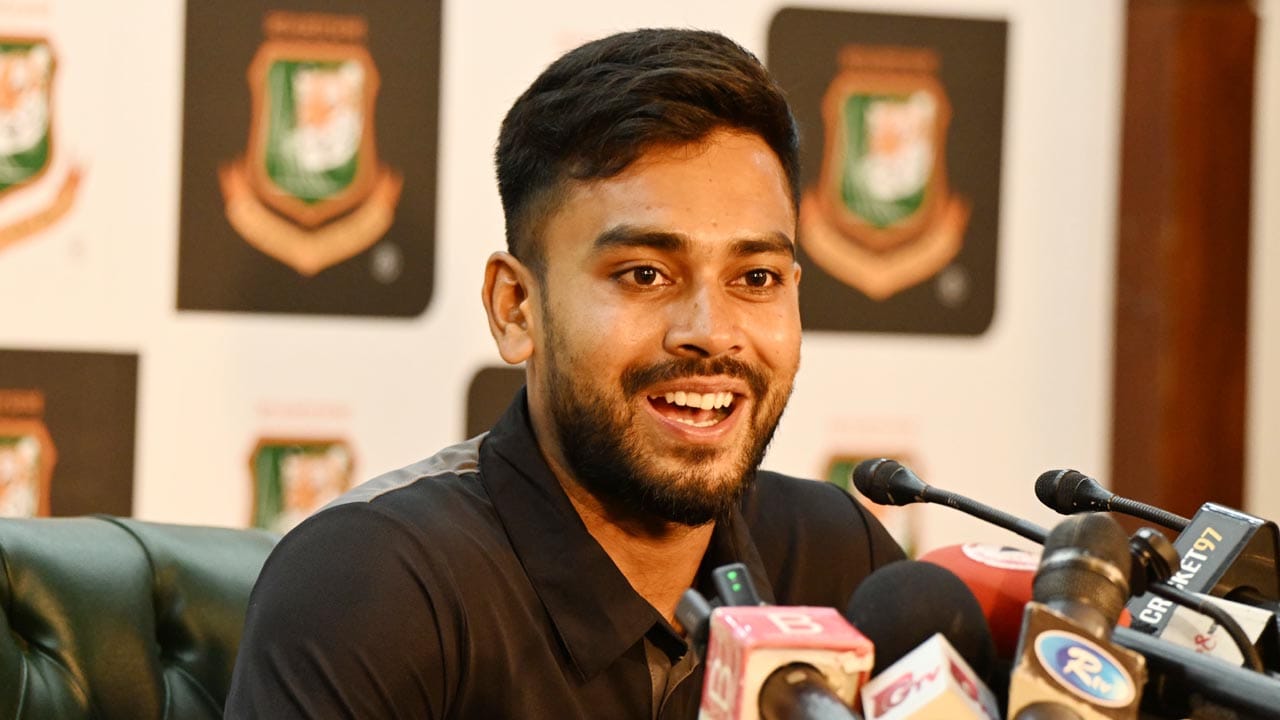 এখনই সময় দল হিসেবে দাঁড়ানোর: মিরাজ