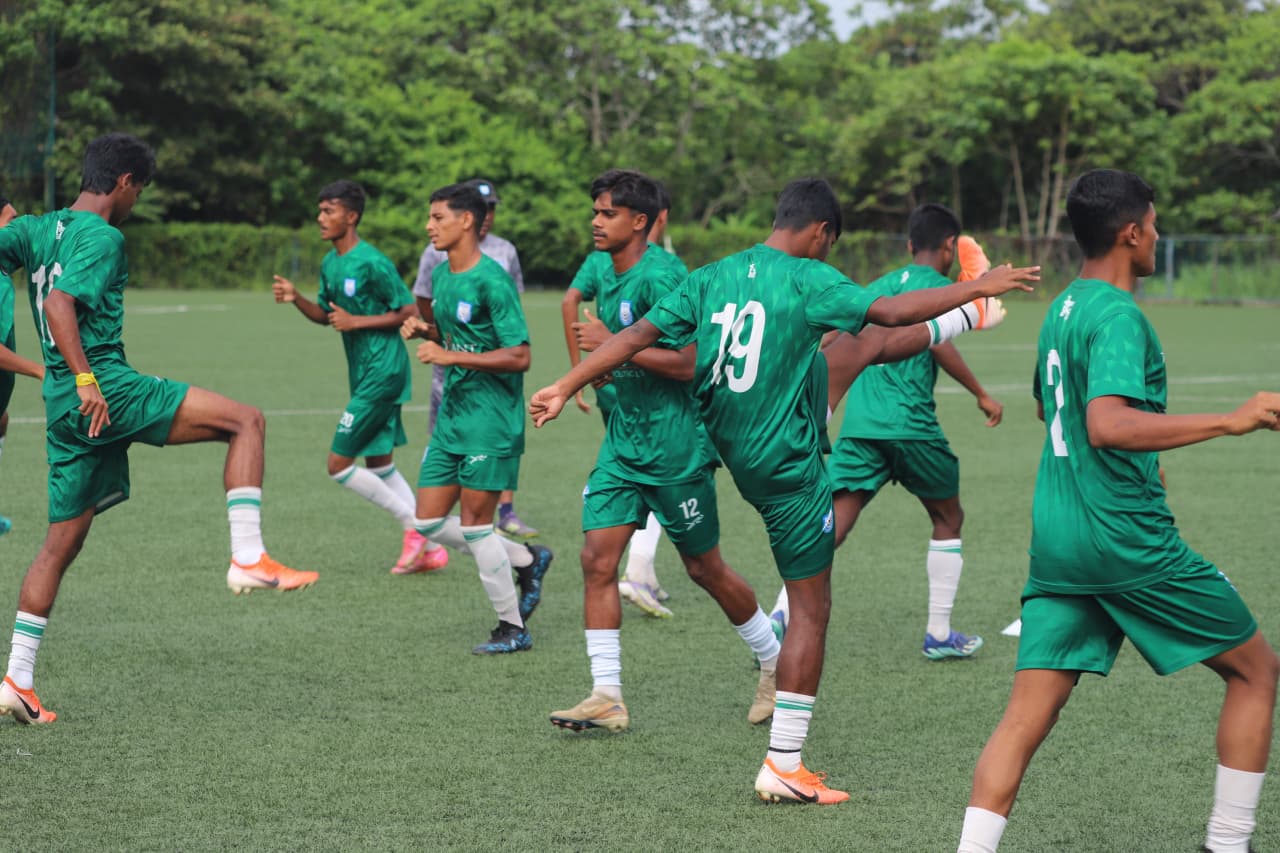 টিভির পর্দায় ইংলিশ জায়ান্টদের ম্যাচ