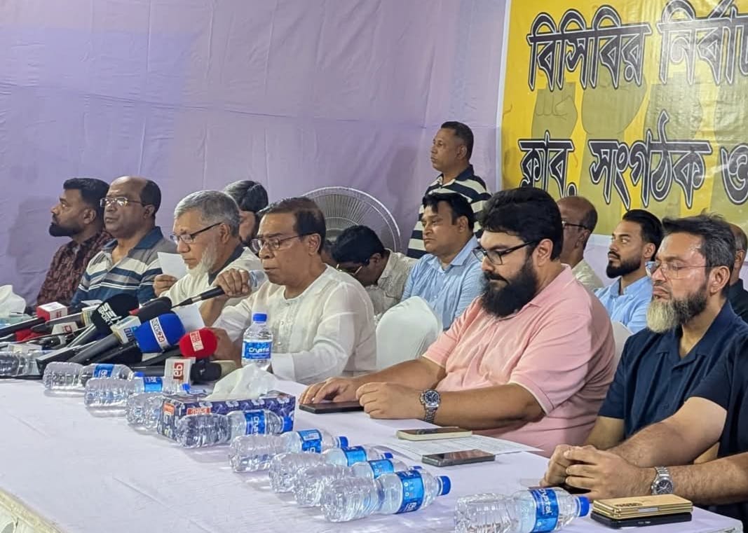 নীল নকশার নির্বাচন বাতিল না করলে ক্রিকেট লিগ বর্জনের হুমকি