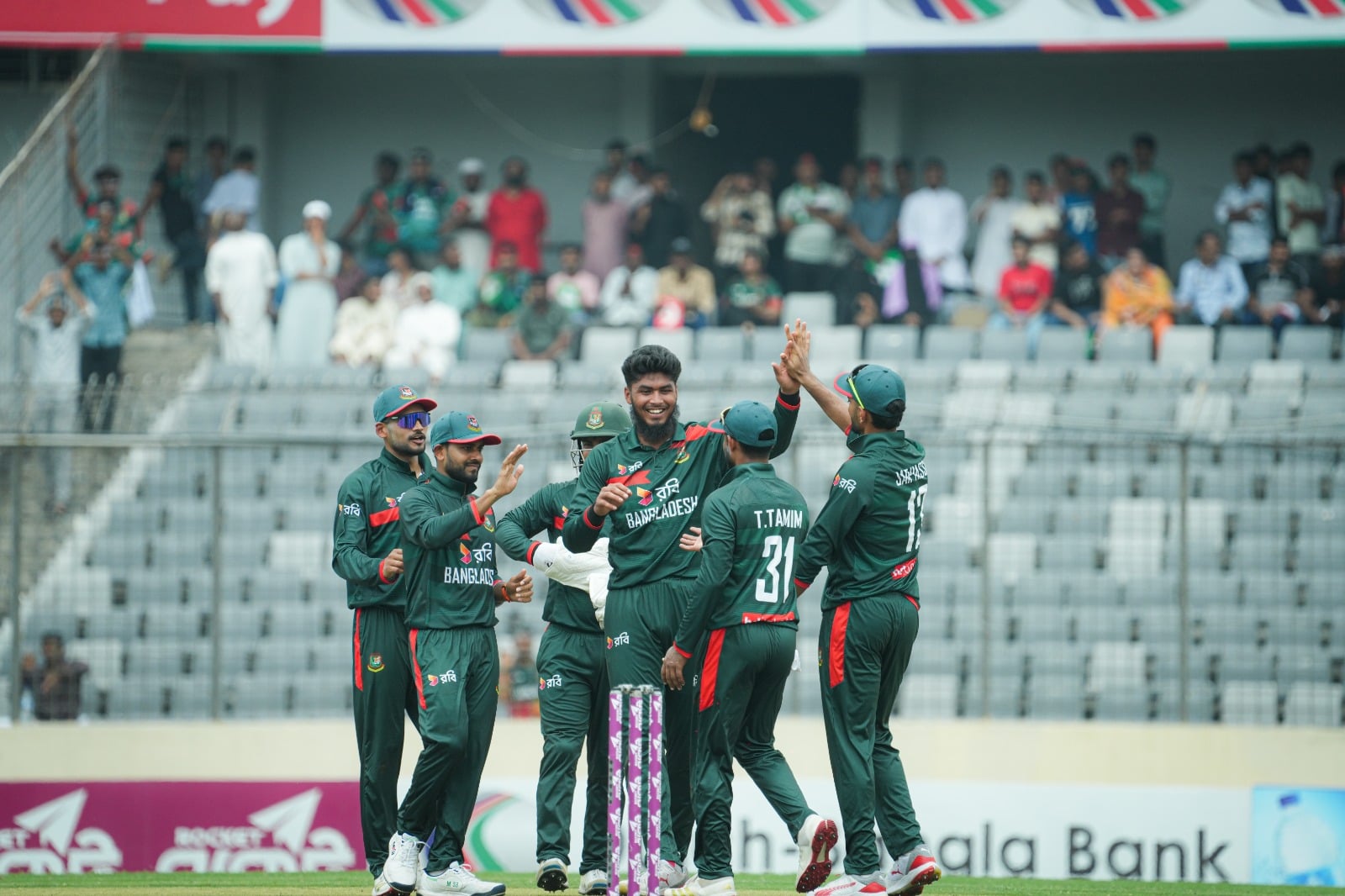 ম্যাচ জিততে বাংলাদেশের দরকার ২৪৮