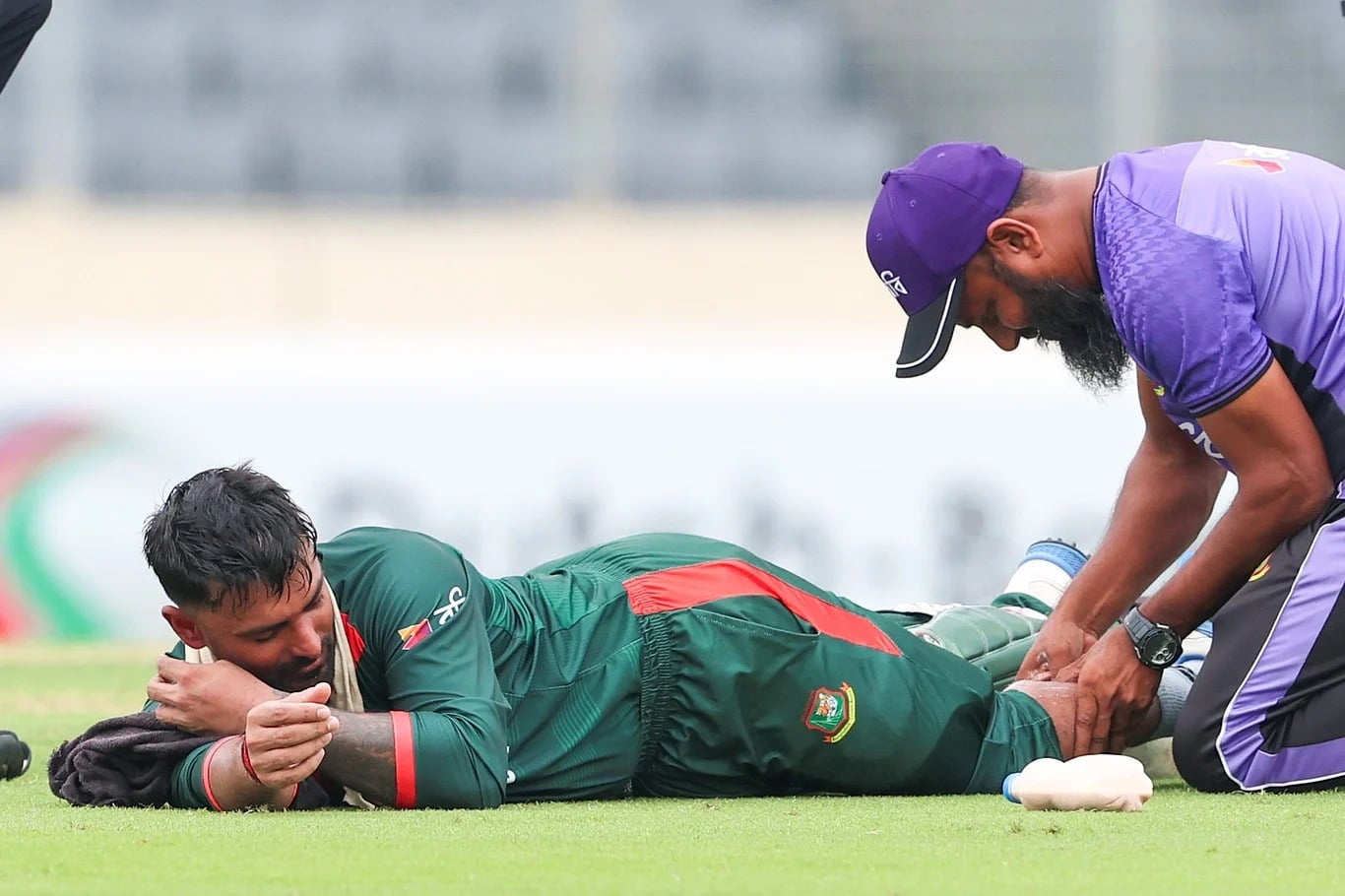 ফিফটির আগে রিটায়ার্ড হার্ট হয়ে মাঠ ছাড়লেন লিটন