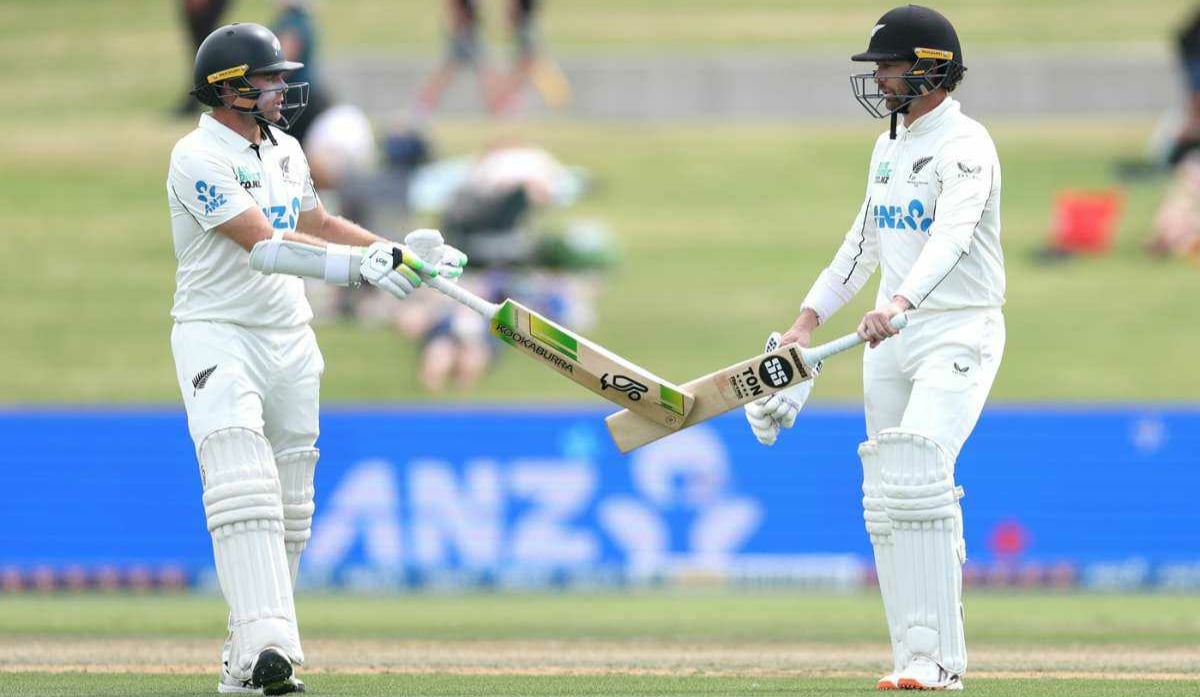 জোড়া সেঞ্চুরিতে লাথাম-কনওয়ের বিশ্বরেকর্ড