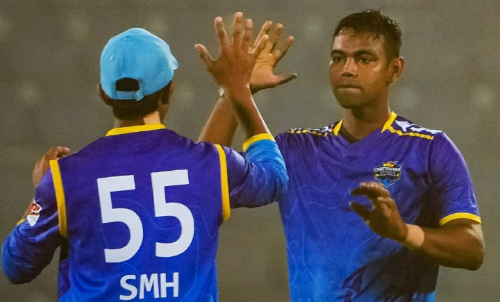 মির্জার ব্যাটে চট্টগ্রামের জয়