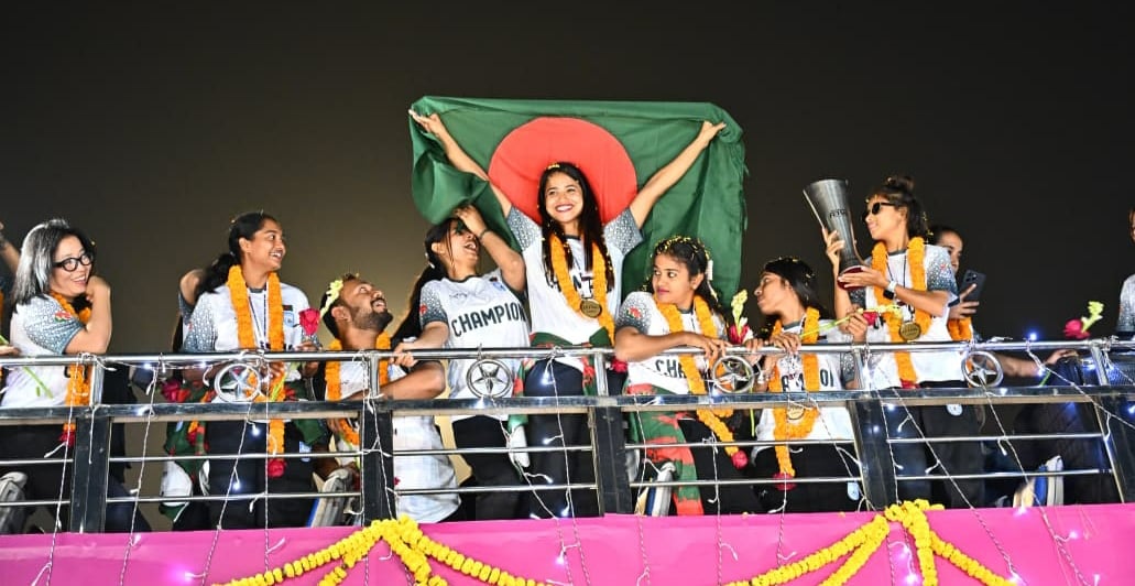 সংবর্ধনা ও ভালবাসায় সিক্ত সাফ ফুটসালজয়ীরা