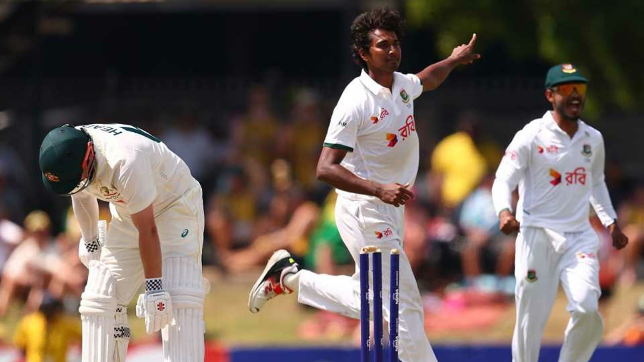 দুই ওপেনারকে হারিয়ে বিপদে অস্ট্রেলিয়া