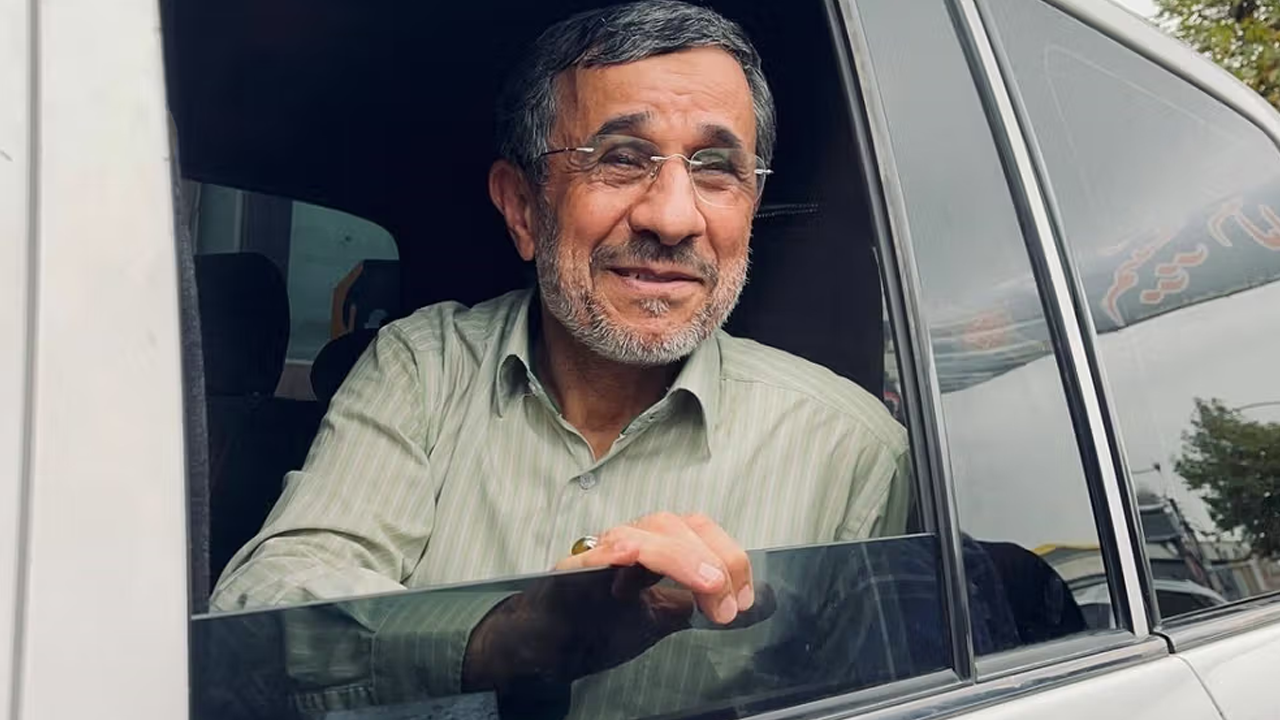 বেঁচে আছেন ইরানের সাবেক প্রেসিডেন্ট মাহমুদ আহমাদিনেজাদ