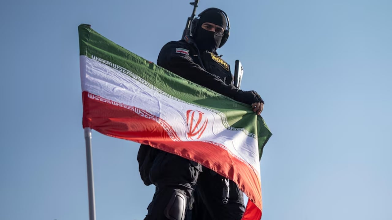 ‘বিধ্বংসী আক্রমণ’ চালানোর ঘোষণা ইরানের বিপ্লবী বাহিনীর