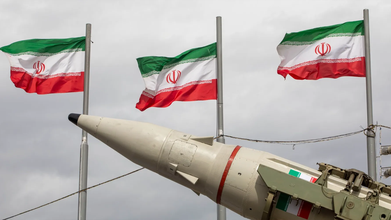 যুক্তরাষ্ট্রের শিল্পপ্রতিষ্ঠানে হামলার হুঁশিয়ারি আইআরজিসির, কর্মীদের এলাকা ছাড়ার আহ্বান