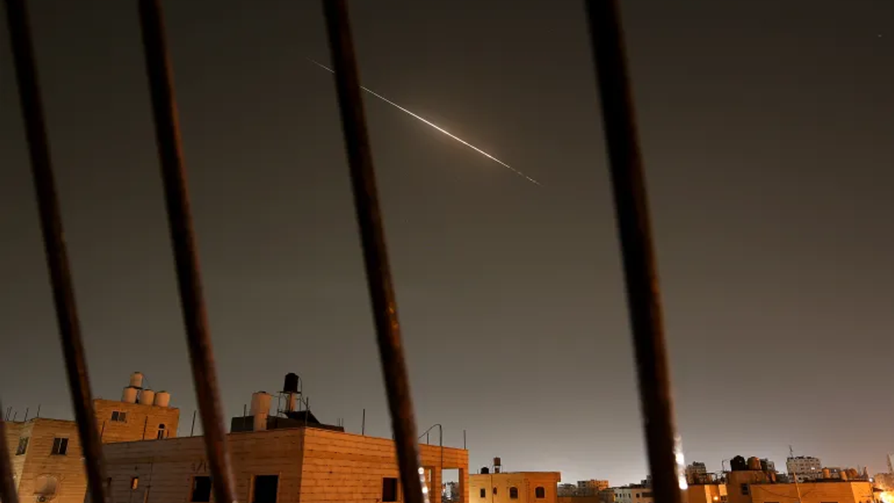 প্রতিশোধমূলক হামলার ৭০তম ধাপ ঘোষণা আইআরজিসির—গালফজুড়ে উত্তেজনা বৃদ্ধি