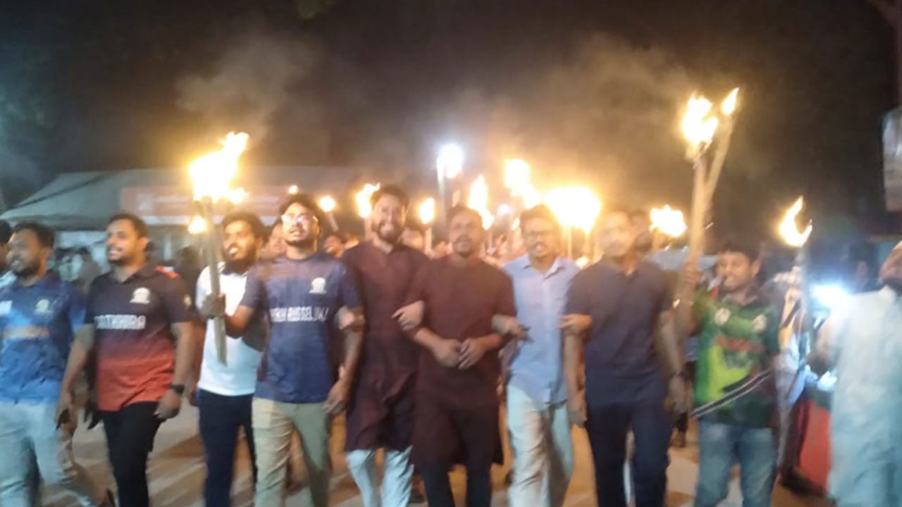 তিস্তা মহাপরিকল্পনা বাস্তবায়নের দাবিতে ইবিতে মশাল মিছিল