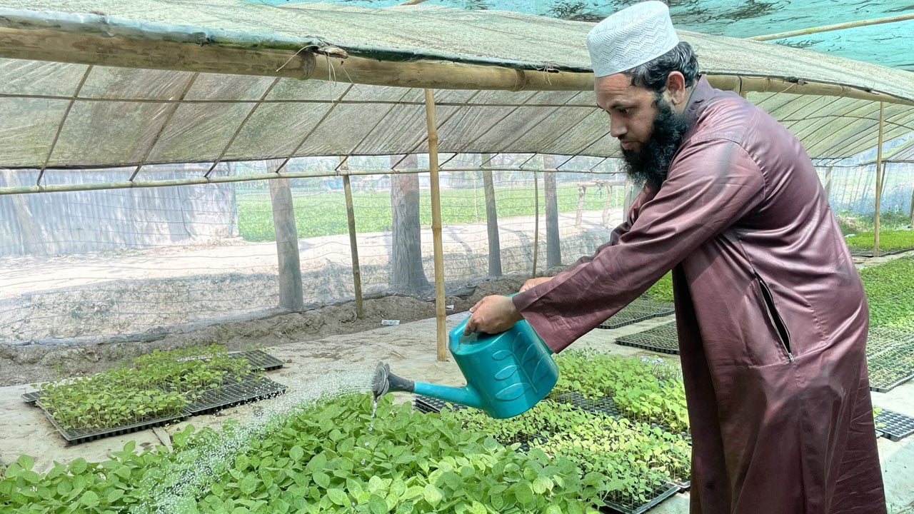 ১৫০০ টাকার ইমাম এখন মাসে ৪৫ হাজার টাকা উপার্জনকারী উদ্যোক্তা
