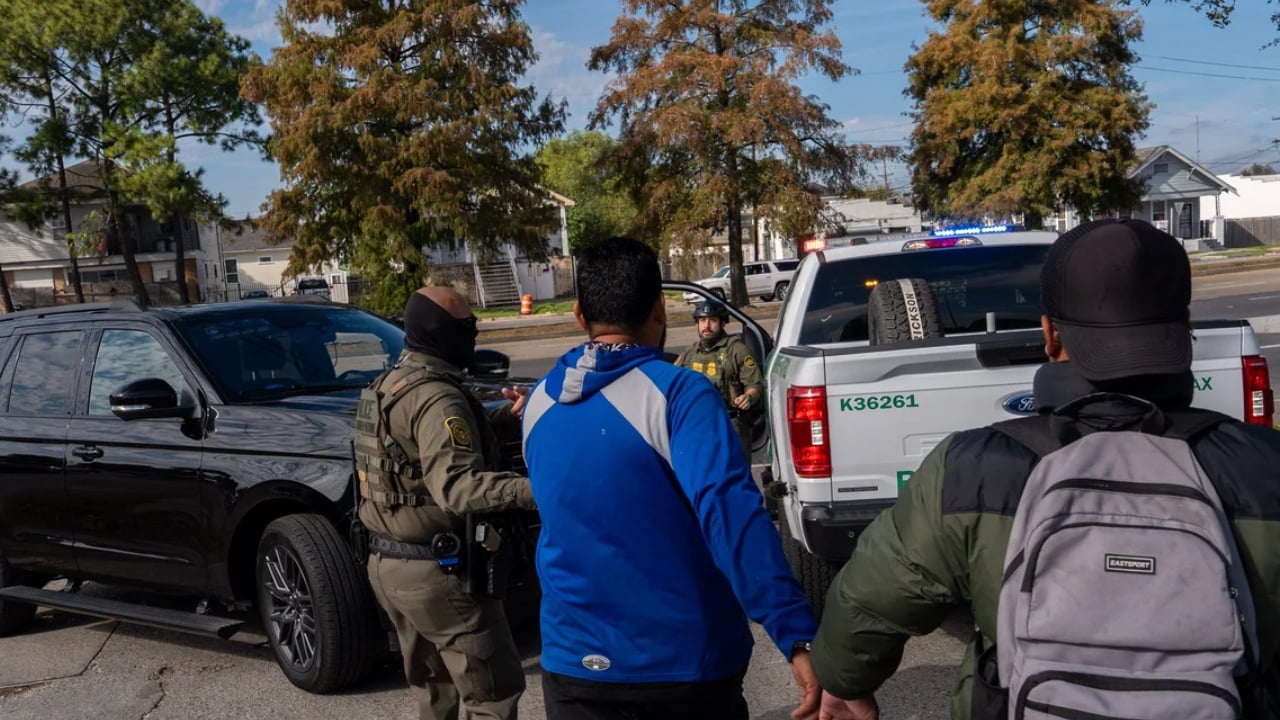 যুক্তরাষ্ট্রের দুই শহরে অবৈধ অভিবাসন বিরোধী অভিযান শুরু